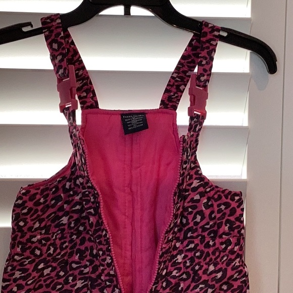 Faded Glory Girls' Pink Bibs Overalls, Size 3T, great condition.❄️🎿❄️⛷️❄️🏂 - Picture 2 of 5